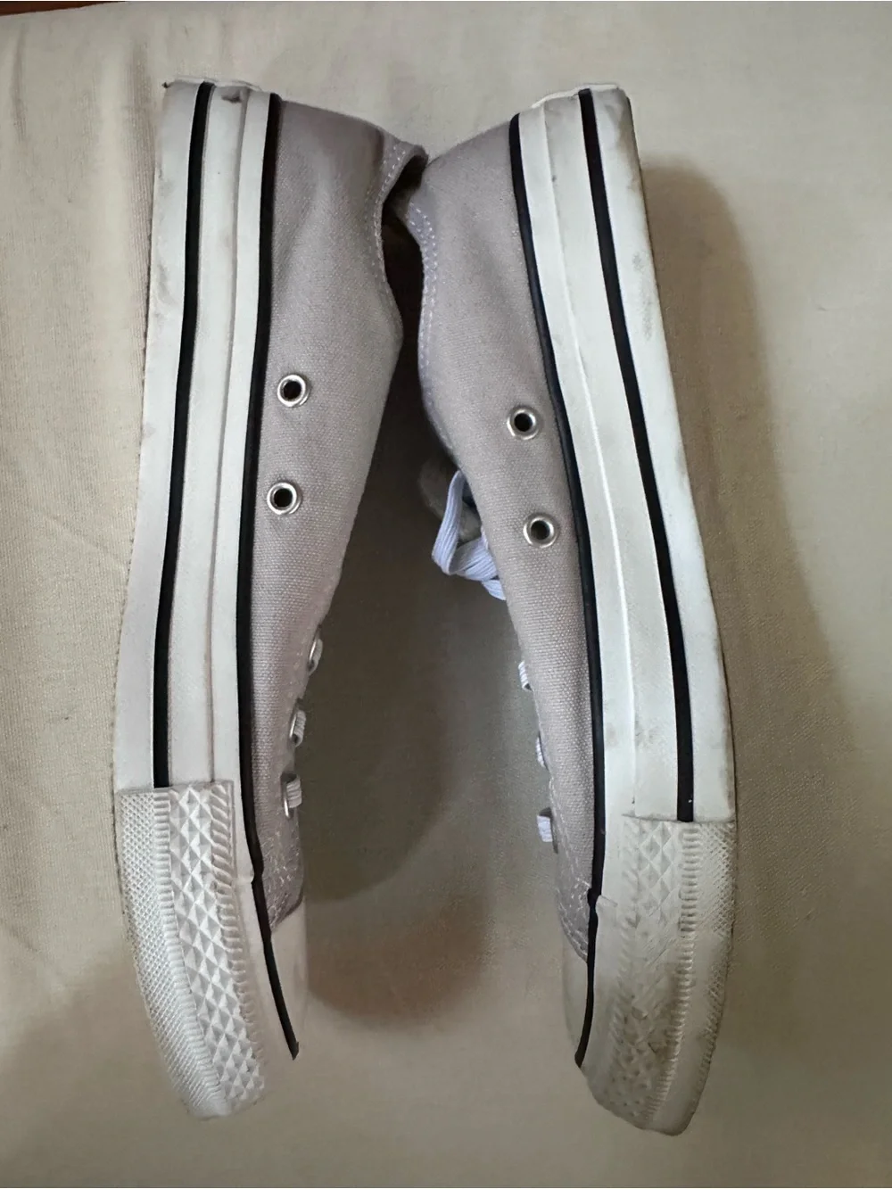 Converse few scuffs